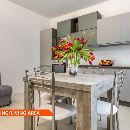 Gigi House -Appartamento Piazza Mazzini- 200M Dal Mare Lido di Jesolo Exteriör bild
